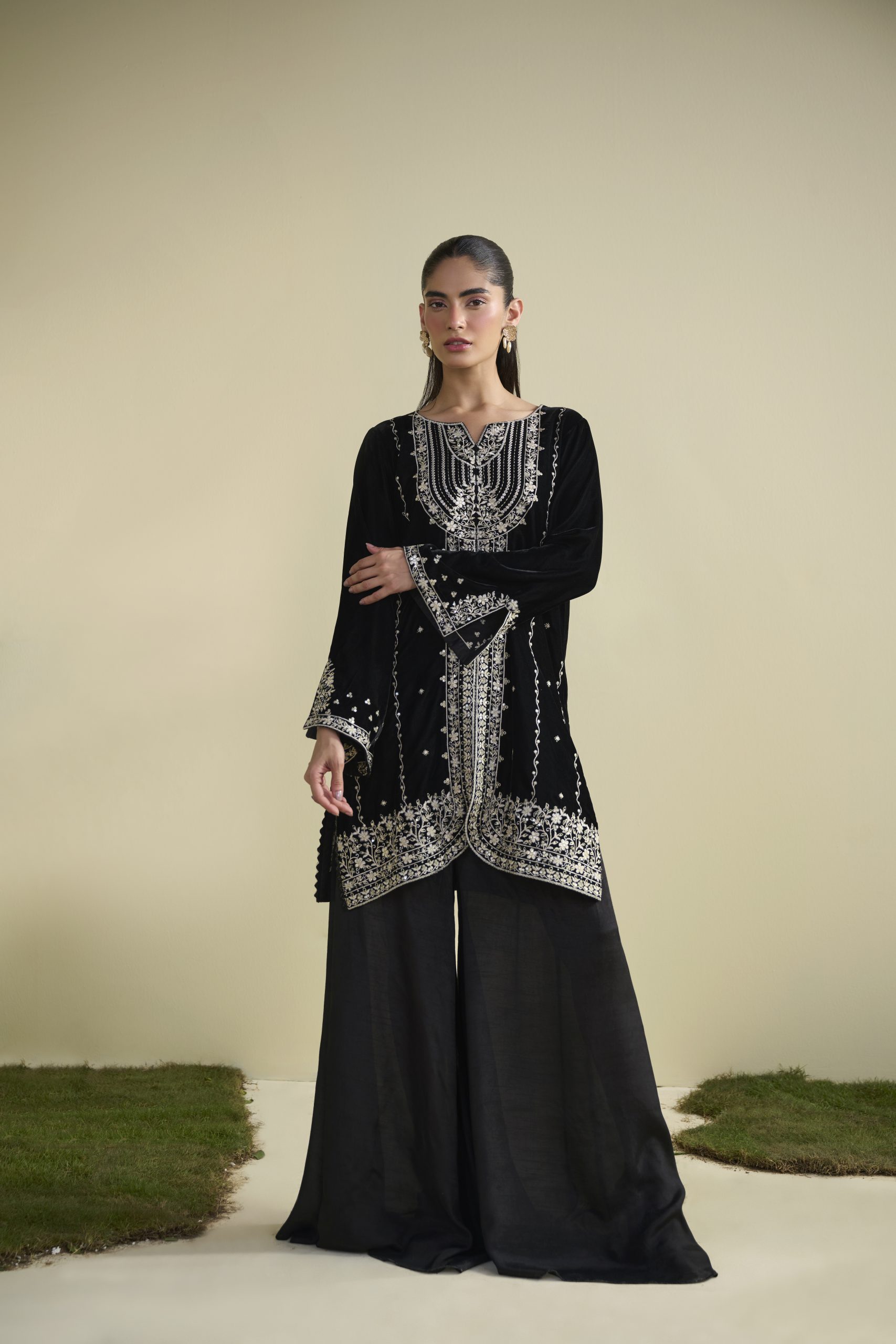 BLACK 2PCS EMBROIDERED KURTA WITH TROUSER
